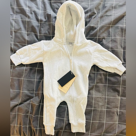 NWT Kove Baby Apparel hooded romper - pebble grey - Picture 5 of 5